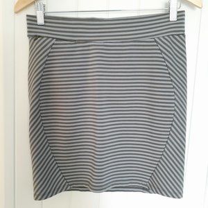 Toad & Co Transita Skirt in Dark Moss Stripe Green Gray Size S